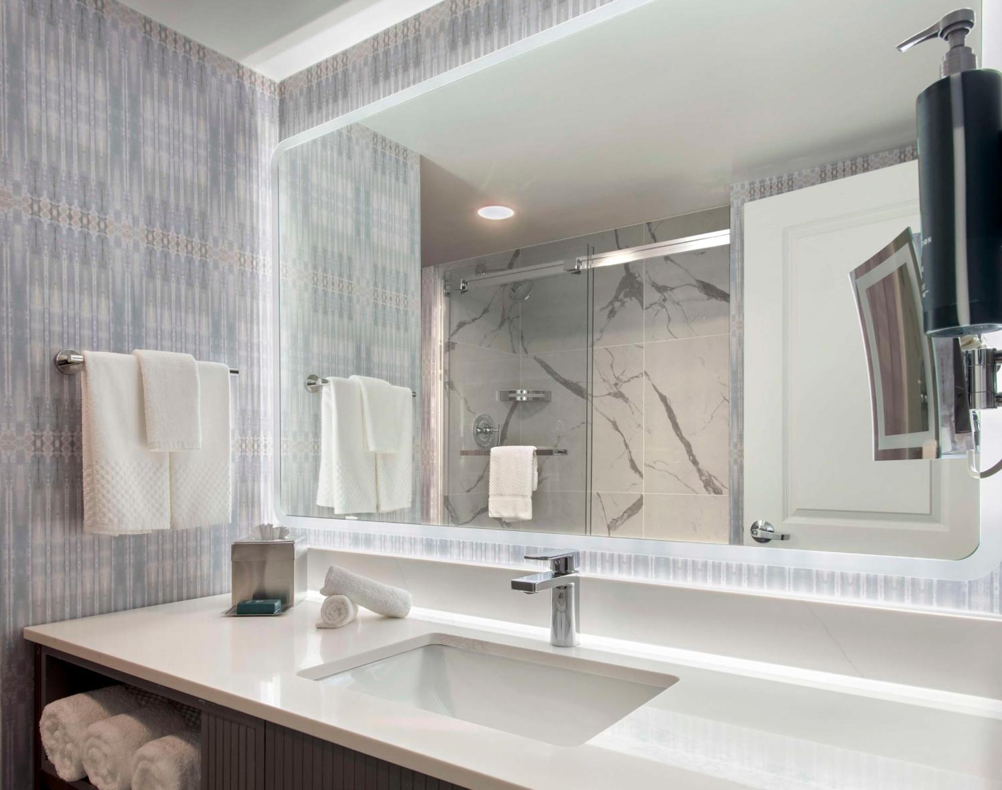 Doubletree By Hilton Poughkeepsie Hotel Eksteriør billede